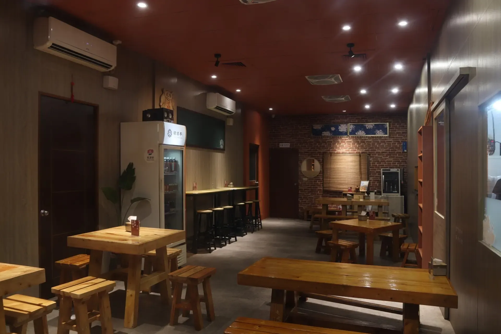 惜緣亭-米販部溫暖樸實的店內用餐空間